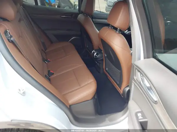 ZASPAKBN5P7D57909 2023 ALFA ROMEO STELVIO - Image 8