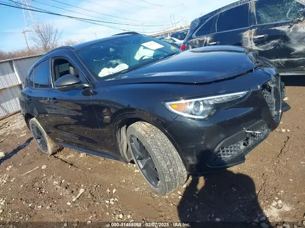 ZASPAKBN6L7C74788 2020 ALFA ROMEO STELVIO - Image 1