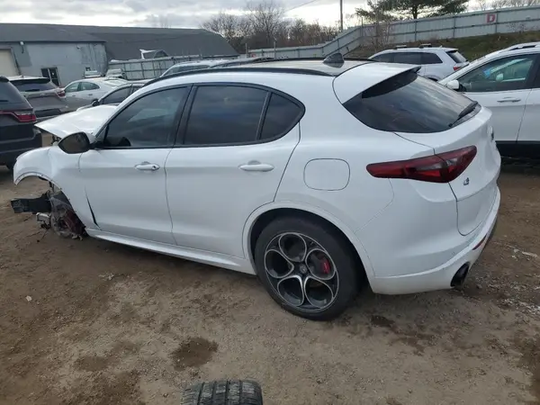 ZASPAKBN6M7D01053 2021 ALFA ROMEO STELVIO - Image 2