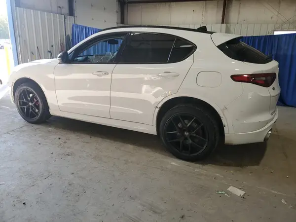 ZASPAKBN6M7D08889 2021 ALFA ROMEO STELVIO - Image 2