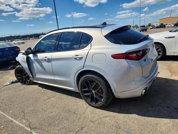 ZASPAKBN6M7D15373 2021 ALFA ROMEO STELVIO - Image 2