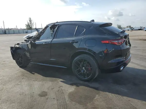 ZASPAKBN6M7D18774 2021 ALFA ROMEO STELVIO - Image 2