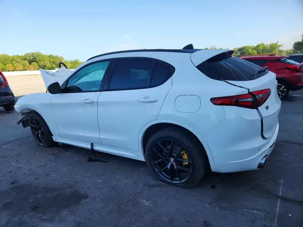 ZASPAKBN6M7D20685 2021 ALFA ROMEO STELVIO - Image 2