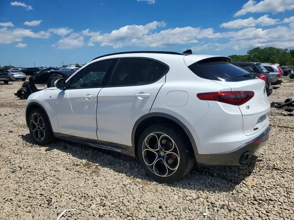 ZASPAKBN6N7D27556 2022 ALFA ROMEO STELVIO - Image 2