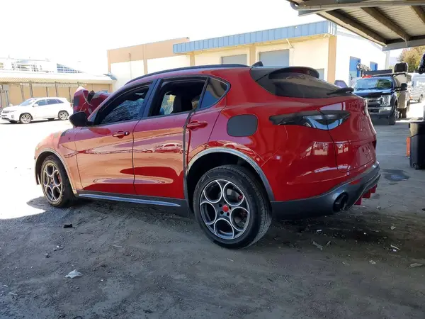 ZASPAKBN6N7D30263 2022 ALFA ROMEO STELVIO - Image 2