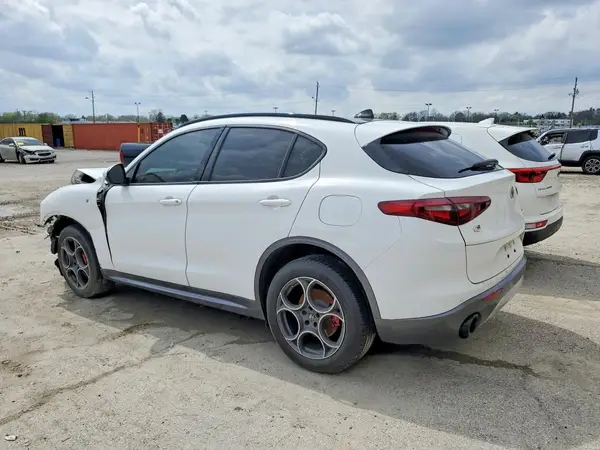 ZASPAKBN6N7D33812 2022 ALFA ROMEO STELVIO - Image 2