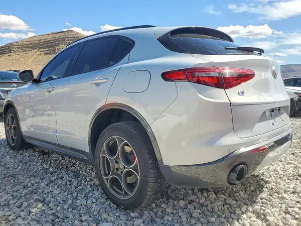ZASPAKBN6N7D47161 2022 ALFA ROMEO STELVIO - Image 2