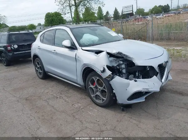 ZASPAKBN6P7D57689 2023 ALFA ROMEO STELVIO - Image 1