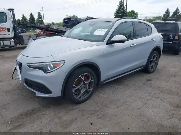 ZASPAKBN6P7D57689 2023 ALFA ROMEO STELVIO - Image 2
