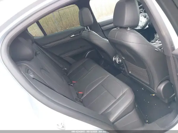 ZASPAKBN6P7D57689 2023 ALFA ROMEO STELVIO - Image 8