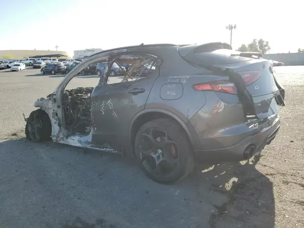ZASPAKBN6P7D58325 2023 ALFA ROMEO STELVIO - Image 2