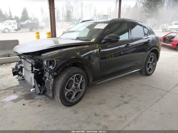 ZASPAKBN6P7D63797 2023 ALFA ROMEO STELVIO - Image 2