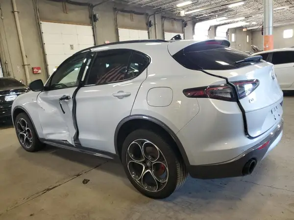 ZASPAKBN6R7D77136 2024 ALFA ROMEO STELVIO - Image 2