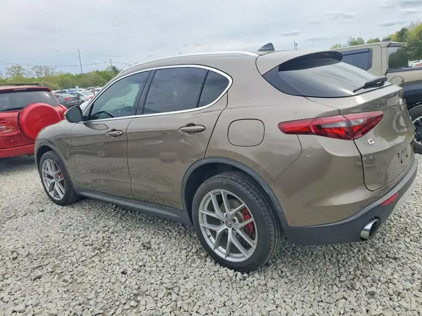 ZASPAKBN7K7C34217 2019 ALFA ROMEO STELVIO - Image 2