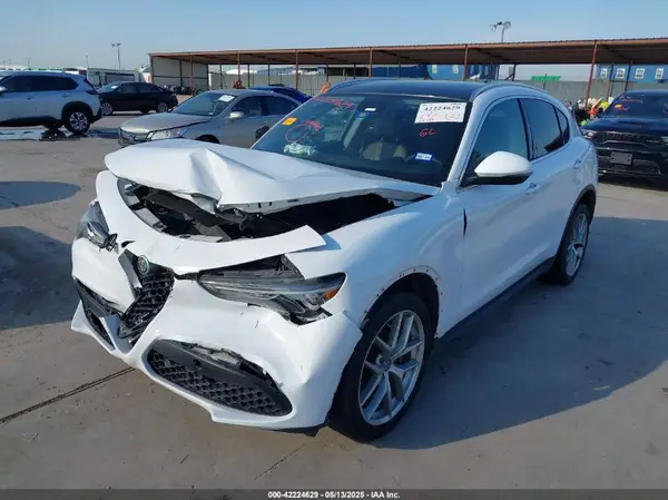 ZASPAKBN7K7C42642 2019 ALFA ROMEO STELVIO - Image 2
