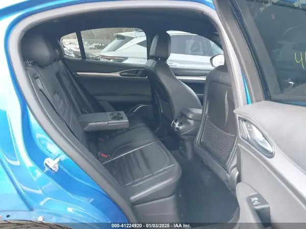 ZASPAKBN7K7C42785 2019 ALFA ROMEO STELVIO - Image 8