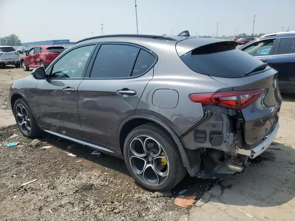 ZASPAKBN7M7D04818 2021 ALFA ROMEO STELVIO - Image 2