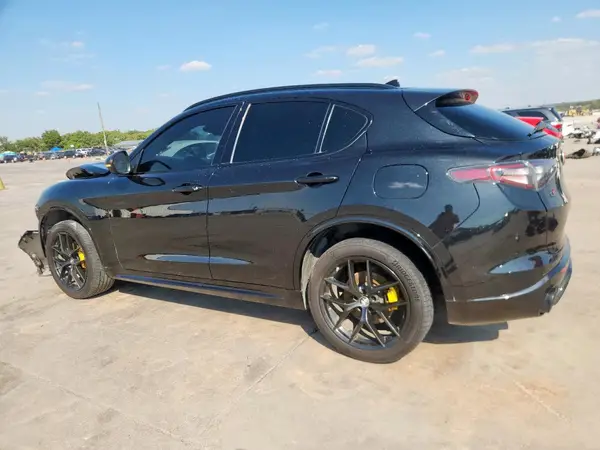 ZASPAKBN7M7D09744 2021 ALFA ROMEO STELVIO - Image 2