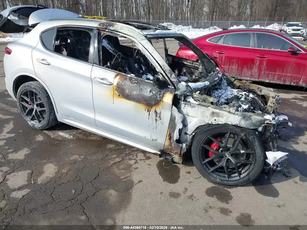ZASPAKBN7M7D18203 2021 ALFA ROMEO STELVIO