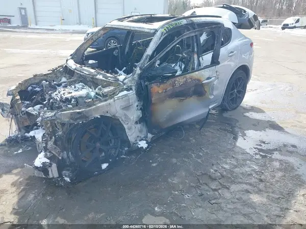 ZASPAKBN7M7D18203 2021 ALFA ROMEO STELVIO - Image 2
