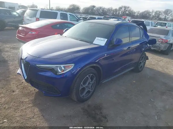 ZASPAKBN7N7D30935 2022 ALFA ROMEO STELVIO - Image 2
