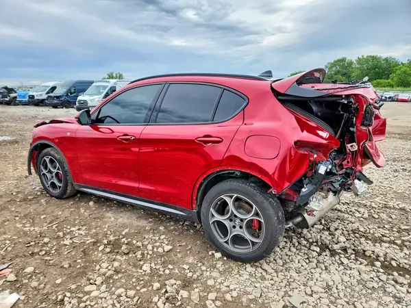 ZASPAKBN7N7D32975 2022 ALFA ROMEO STELVIO - Image 2