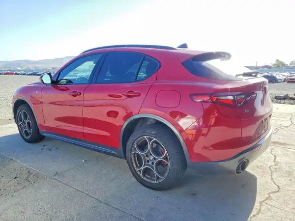 ZASPAKBN7N7D41319 2022 ALFA ROMEO STELVIO - Image 2