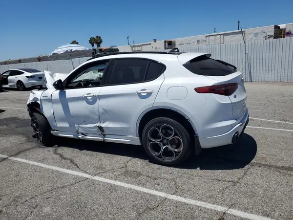 ZASPAKBN7N7D47637 2022 ALFA ROMEO STELVIO - Image 2