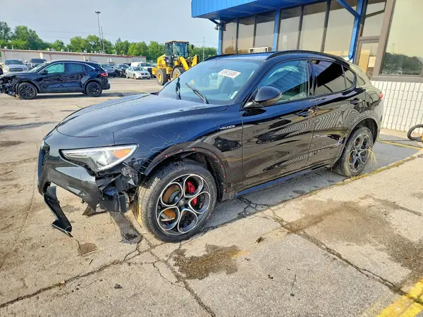 ZASPAKBN7P7D55773 2023 ALFA ROMEO STELVIO - Image 1