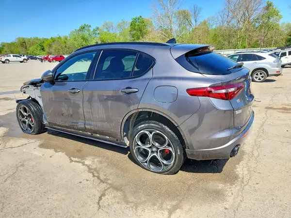 ZASPAKBN7P7D59189 2023 ALFA ROMEO STELVIO - Image 2