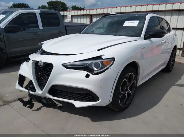 ZASPAKBN7P7D63517 2023 ALFA ROMEO STELVIO - Image 2