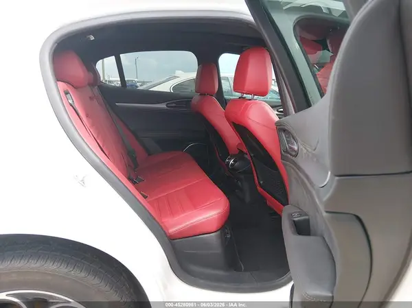 ZASPAKBN7P7D63517 2023 ALFA ROMEO STELVIO - Image 8