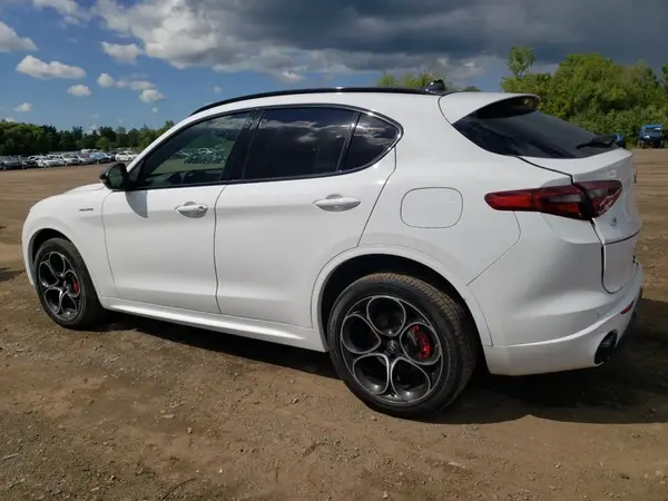 ZASPAKBN7P7D65767 2023 ALFA ROMEO STELVIO - Image 2