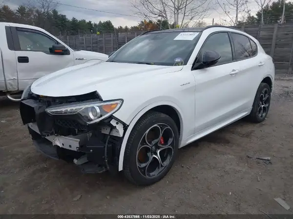 ZASPAKBN7P7D67275 2023 ALFA ROMEO STELVIO - Image 2