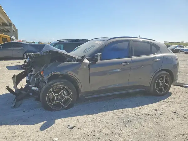 ZASPAKBN7R7D71264 2024 ALFA ROMEO STELVIO - Image 1