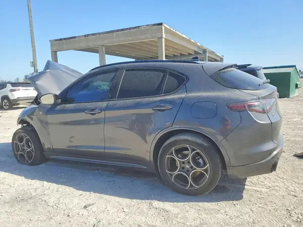 ZASPAKBN7R7D71264 2024 ALFA ROMEO STELVIO - Image 2