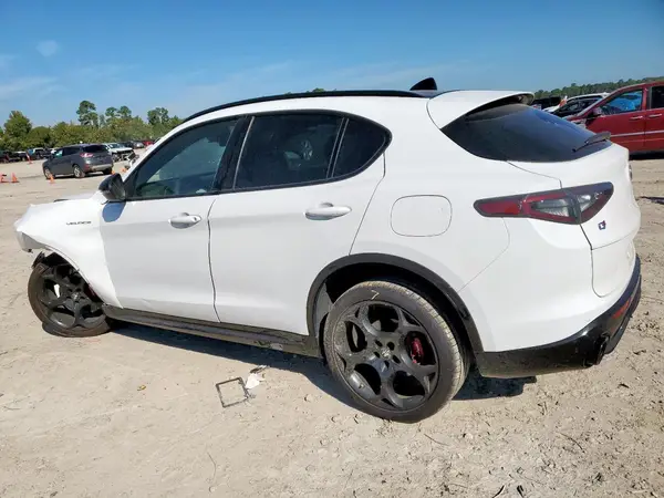 ZASPAKBN7R7D78439 2024 ALFA ROMEO STELVIO - Image 2