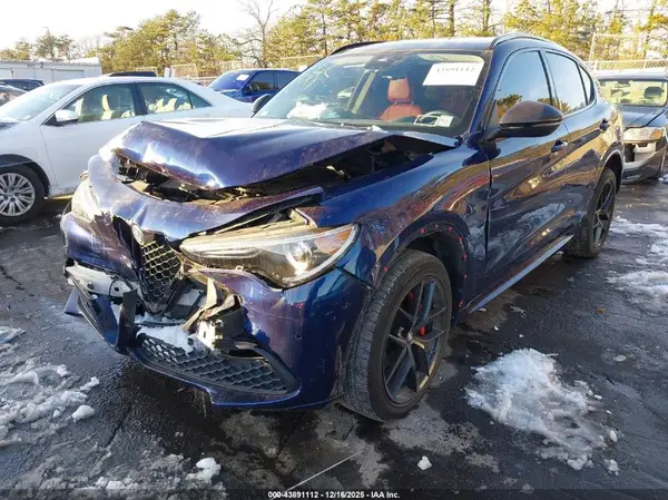 ZASPAKBN8M7D18744 2021 ALFA ROMEO STELVIO - Image 2