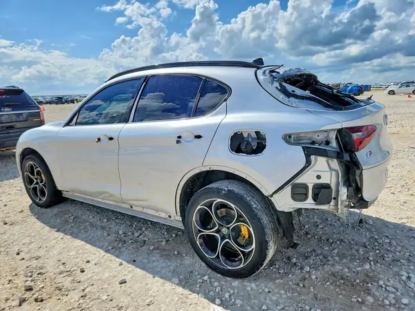 ZASPAKBN8M7D19859 2021 ALFA ROMEO STELVIO - Image 2