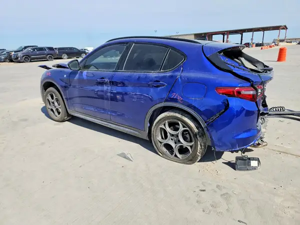 ZASPAKBN8N7D48747 2022 ALFA ROMEO STELVIO - Image 2