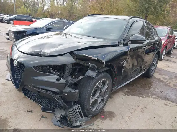 ZASPAKBN8P7D50825 2023 ALFA ROMEO STELVIO - Image 2