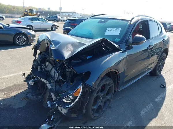 ZASPAKBN8P7D53644 2023 ALFA ROMEO STELVIO - Image 2