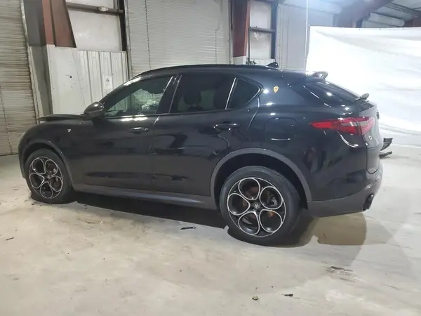 ZASPAKBN8P7D58939 2023 ALFA ROMEO STELVIO - Image 2