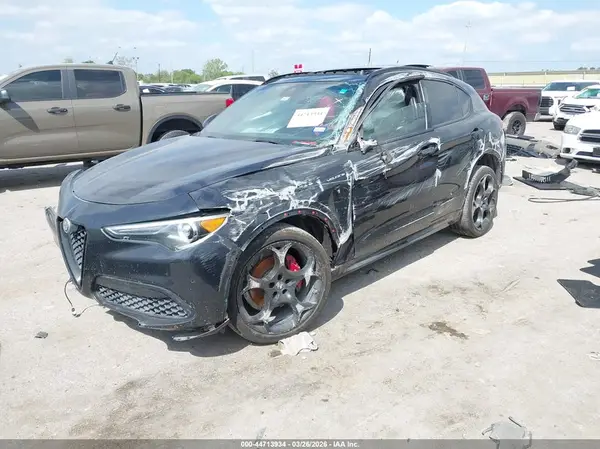 ZASPAKBN8P7D64773 2023 ALFA ROMEO STELVIO - Image 2