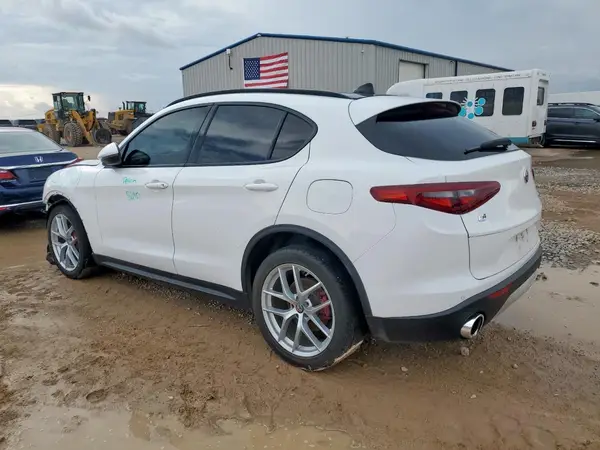ZASPAKBN9K7C30198 2019 ALFA ROMEO STELVIO - Image 2