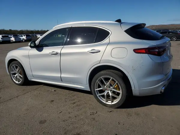 ZASPAKBN9L7C90404 2020 ALFA ROMEO STELVIO - Image 2