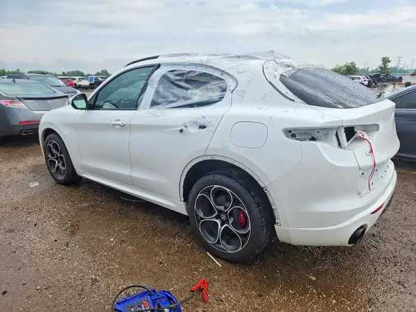 ZASPAKBN9M7D03802 2021 ALFA ROMEO STELVIO - Image 2