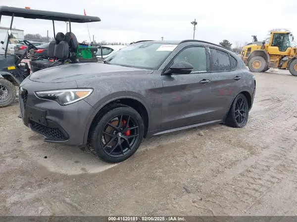 ZASPAKBN9M7D18770 2021 ALFA ROMEO STELVIO - Image 2