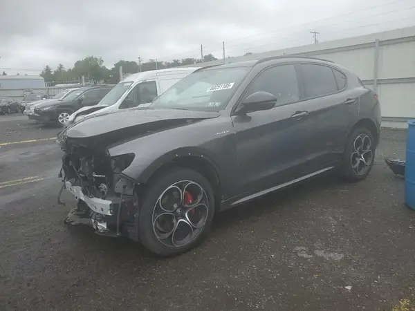 ZASPAKBN9N7D30158 2022 ALFA ROMEO STELVIO - Image 1