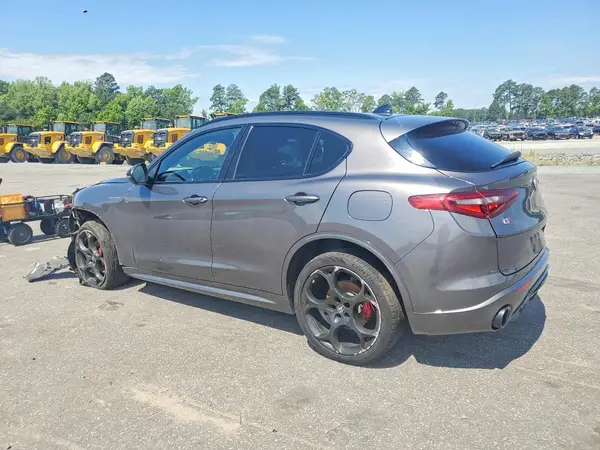 ZASPAKBN9N7D30239 2022 ALFA ROMEO STELVIO - Image 2